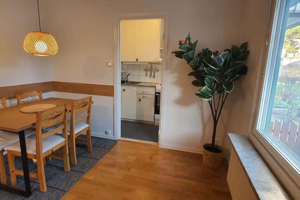 With Garden Near Metro! Appartement